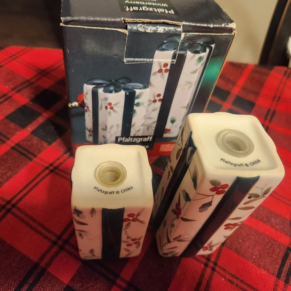 Pfaltzgraff Winterberry Salt & Pepper Set In Original Box